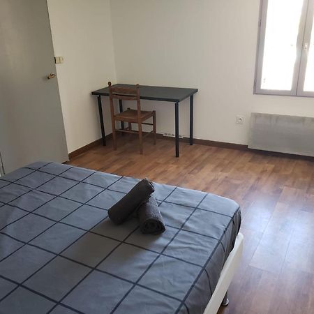 Chambres Meublees Et Spacieuses LʼIsle-Jourdain 部屋 写真