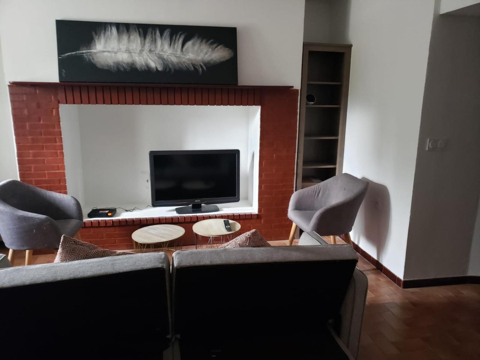 Chambres Meublees Et Spacieuses LʼIsle-Jourdain エクステリア 写真